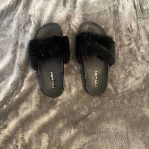 Fur slippers